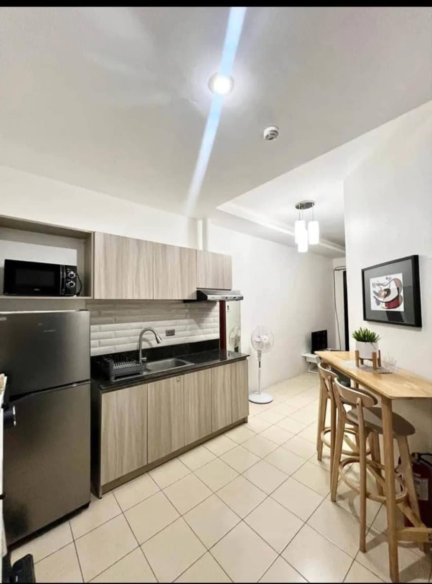 1 Bedroom Condo Near Ayala For Rent - photo 2