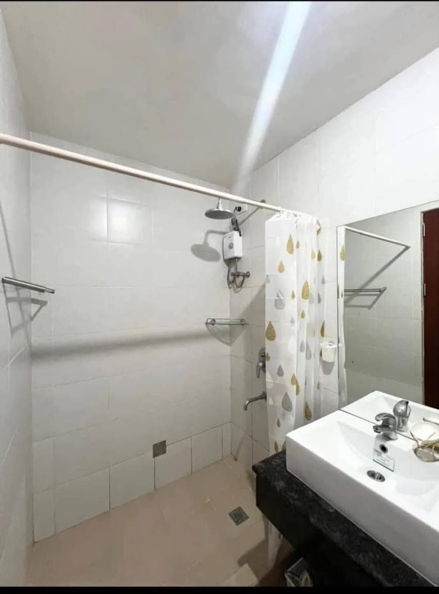1 Bedroom Condo Near Ayala For Rent - photo 4