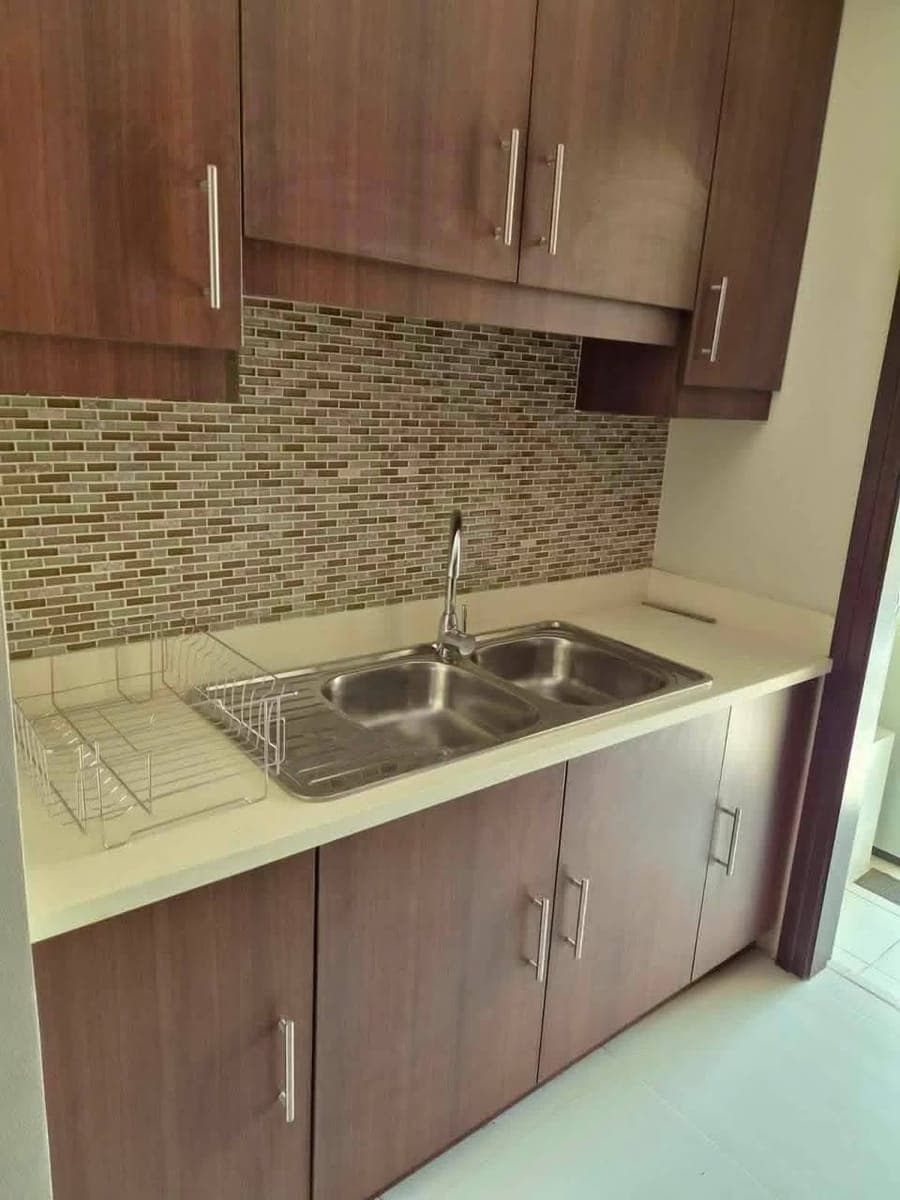 **3 BEDROOMS CONDO  FOR RENT** - photo 2