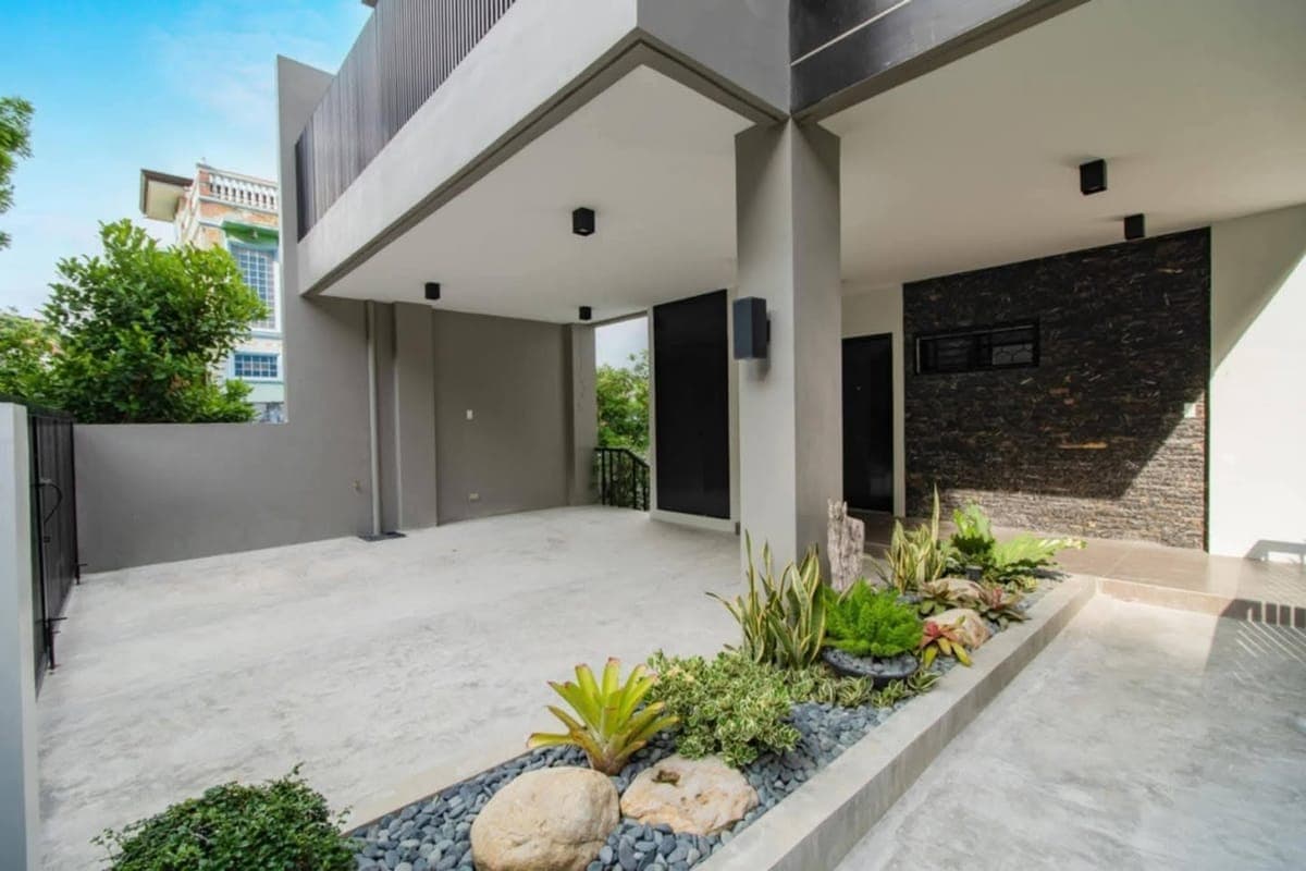 Overlooking House For Sale or For Rent in Vista Grande Talisay Cebu - photo 1