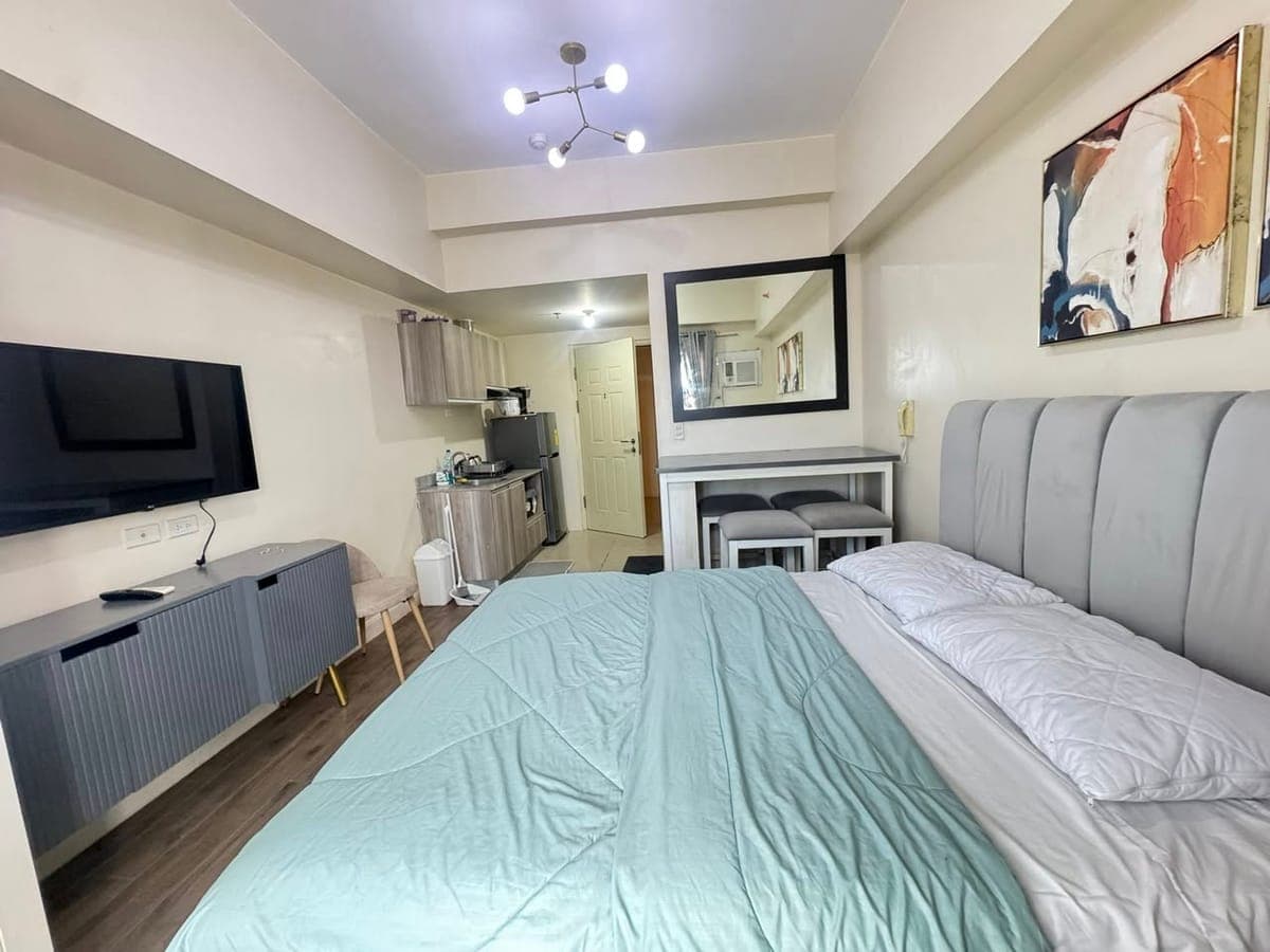 For Rent Studio Unit with Balcony - photo 1