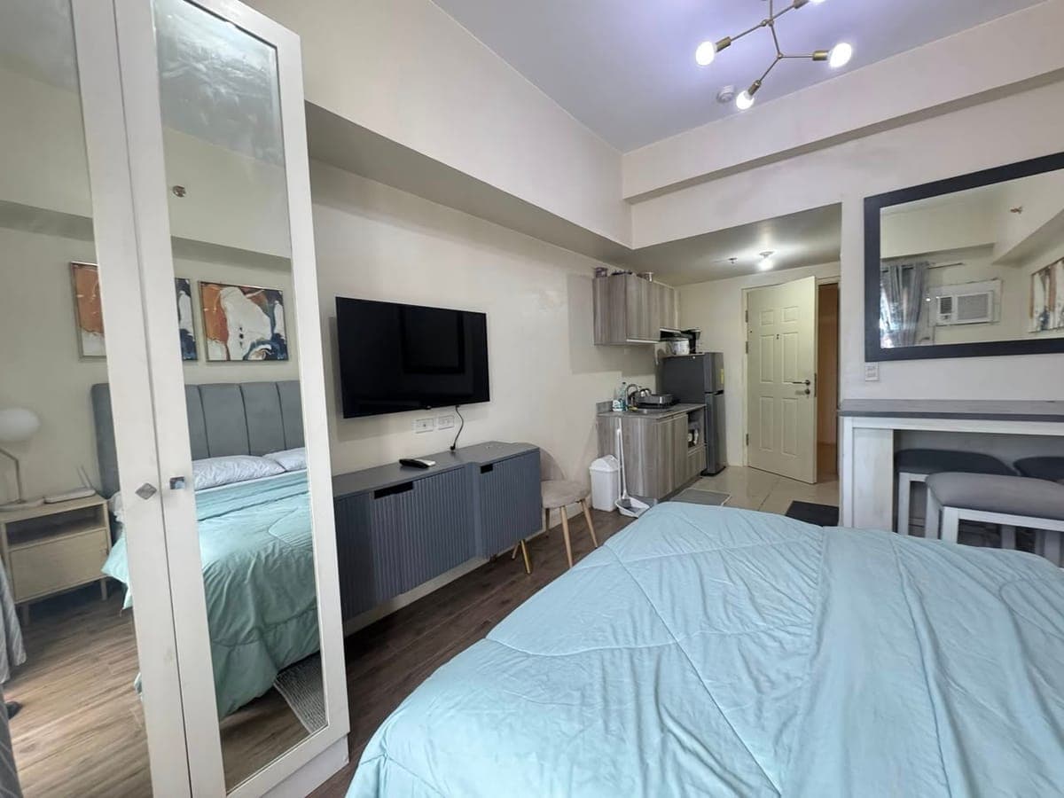 For Rent Studio Unit with Balcony - photo 2