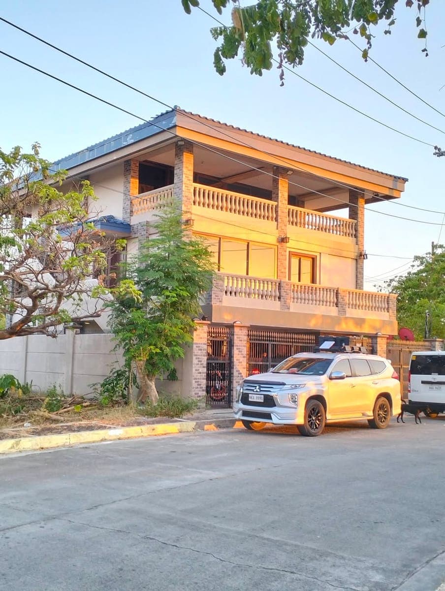 3 STOREY BEACHVIEW HOUSE FOR RENT ‼️ - photo 1