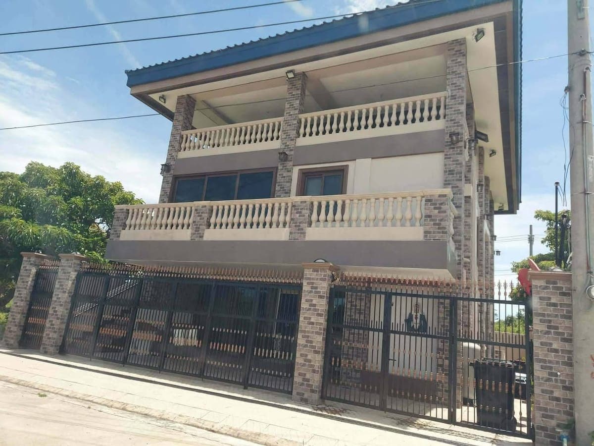 3 STOREY BEACHVIEW HOUSE FOR RENT ‼️ - photo 2