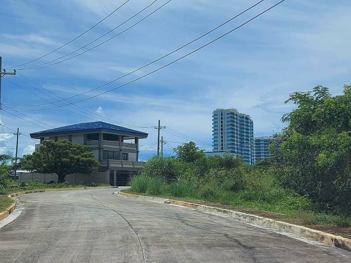 3 STOREY BEACHVIEW HOUSE FOR RENT ‼️ - photo 3