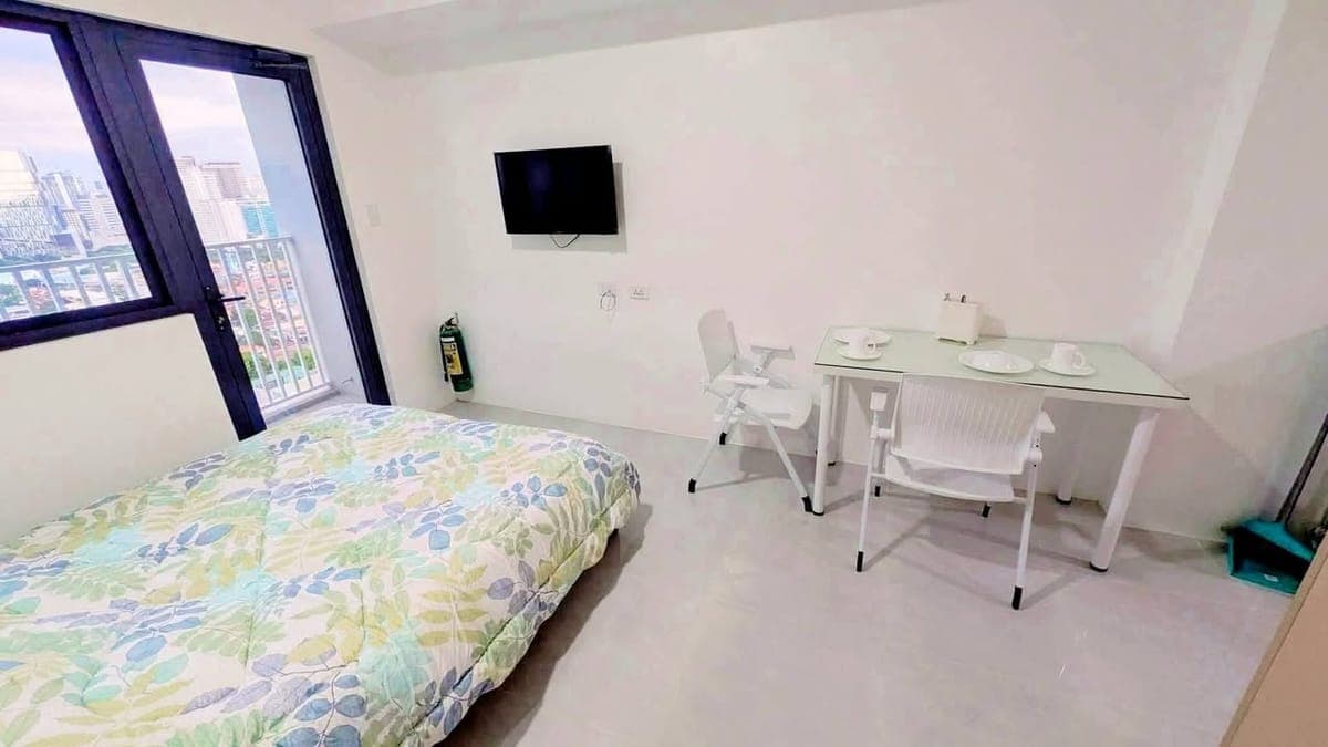 FOR RENT BRANDNEW STUDIO IN CITY CLOU w/ BALCONY - photo 2