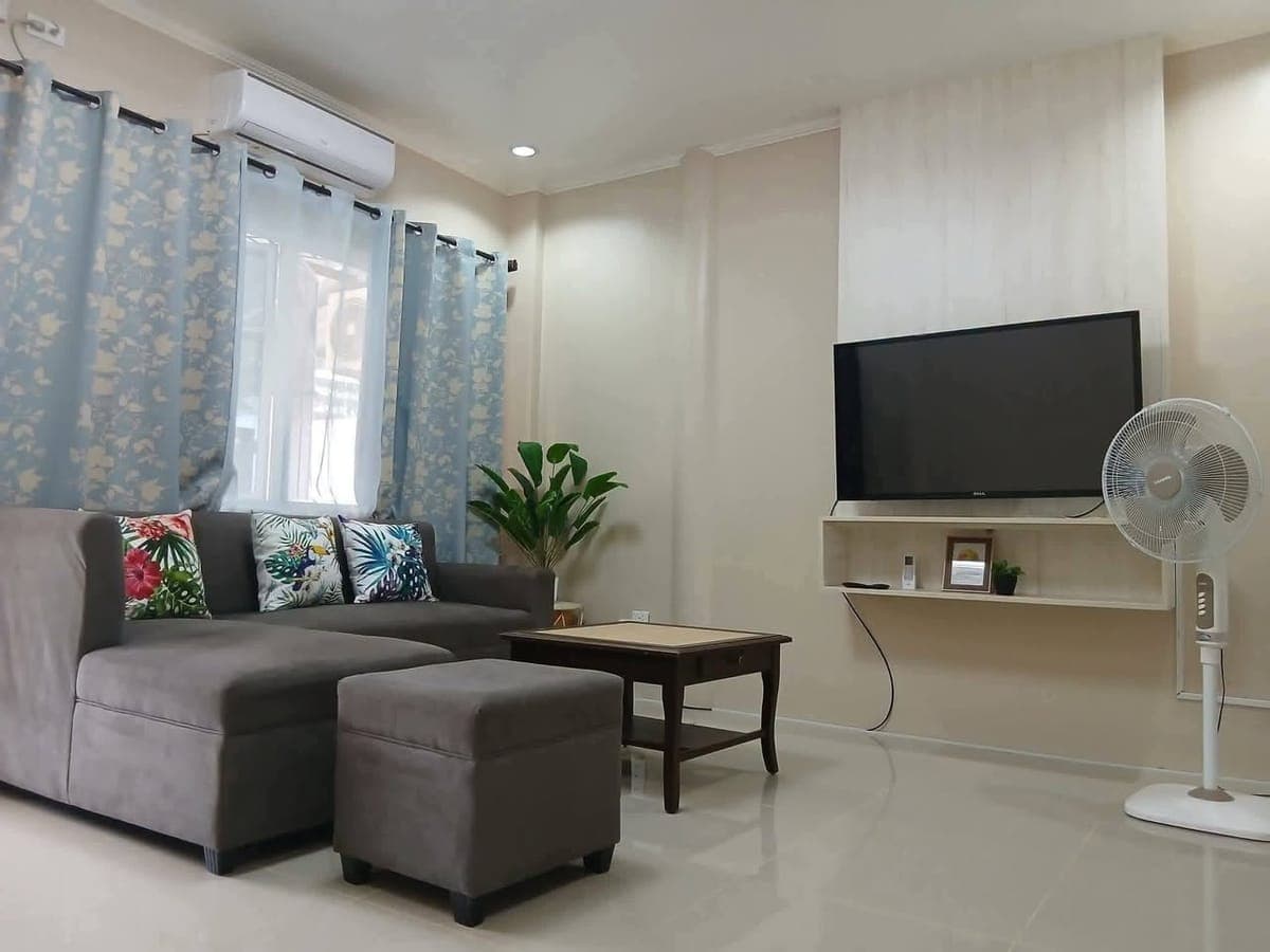 2 Storey TOWNHOUSE FOR RENT in ESTACA COMPOSTELA - photo 1