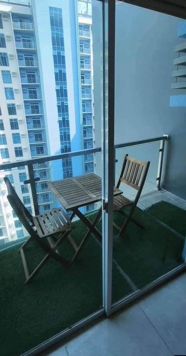 FOR RENT: Fully Furnished Studio Unit with Balcony - photo 3