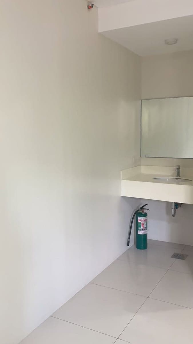 🏢 6-STOREY BUILDING — FOR SALE OR LEASE - photo 2