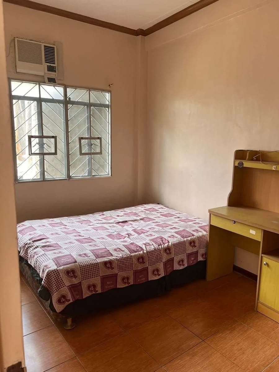 🏡 FOR RENT – Upper Floor Only - photo 2