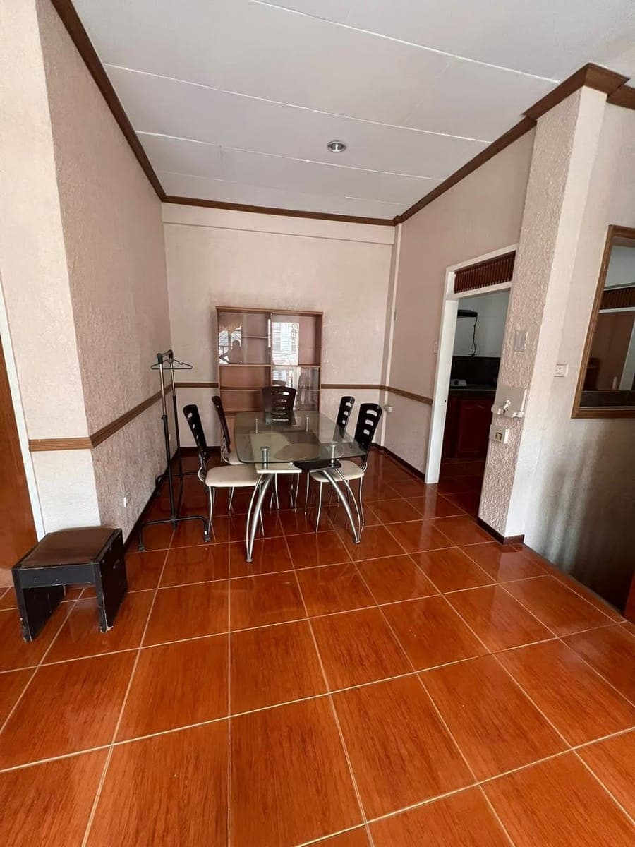 🏡 FOR RENT – Upper Floor Only - photo 5
