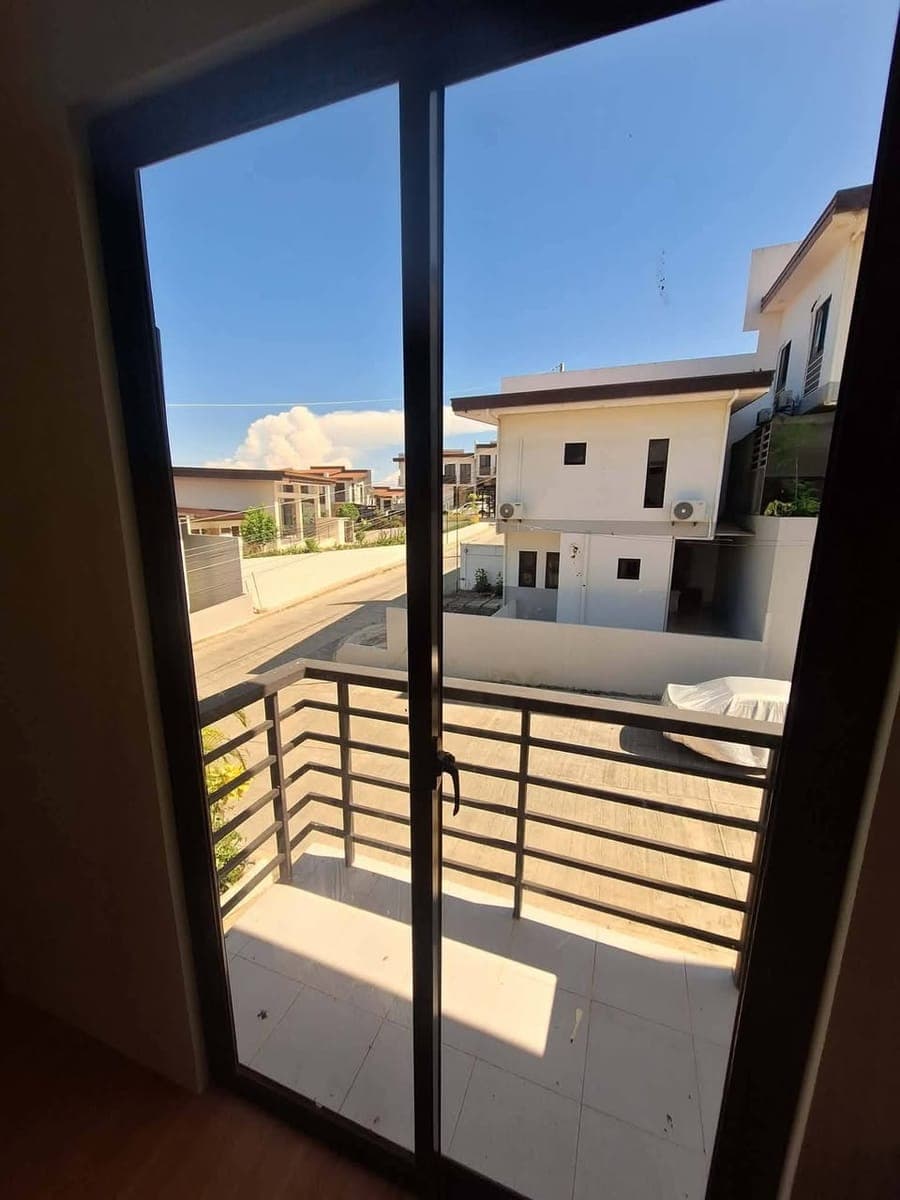 Semi-Furnished 3-Bedroom Duplex in Lilo-an, Cebu ✨🏡 - photo 2