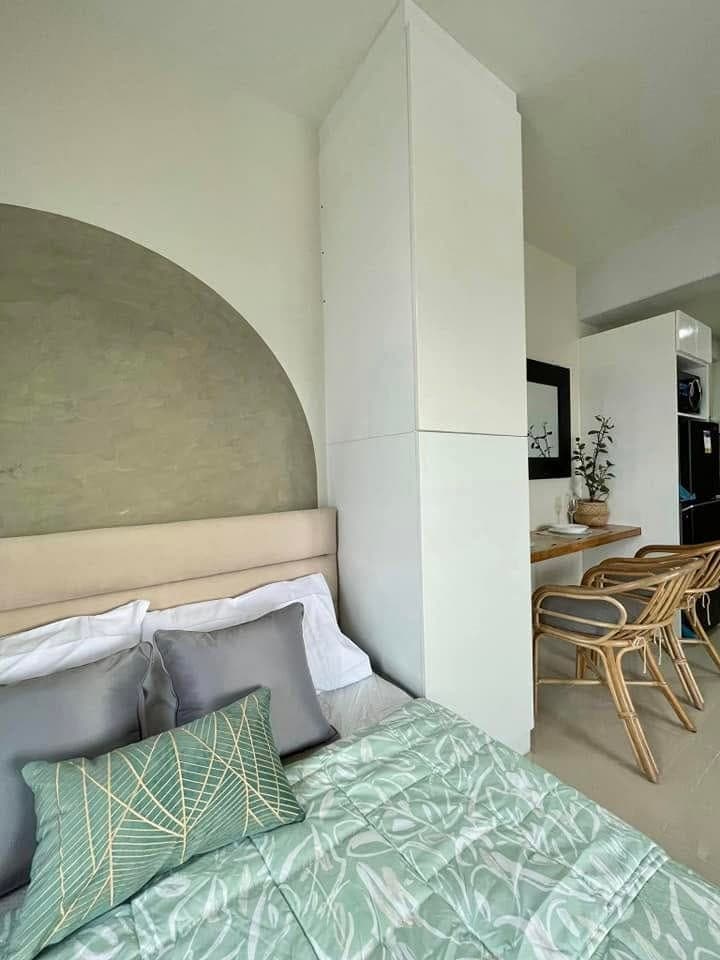 Modern Studio with Balcony for RENT in Taft East Gate Across Landers, Cebu City - photo 3