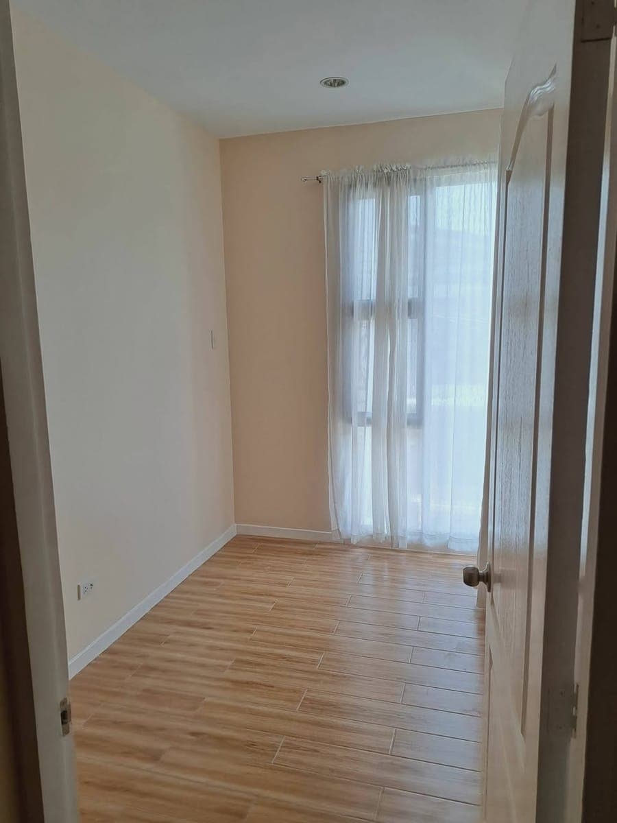 FOR RENT: 3 Bedroom Unit – West Boxhill Residences - photo 4
