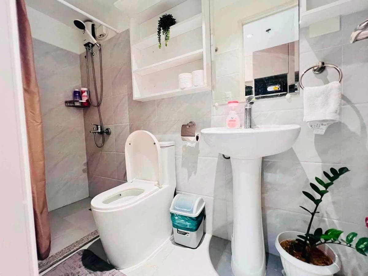 For rent in ARC Towers near CIT-U, close to malls, business districts, restaurants, hospitals and schools. - photo 1