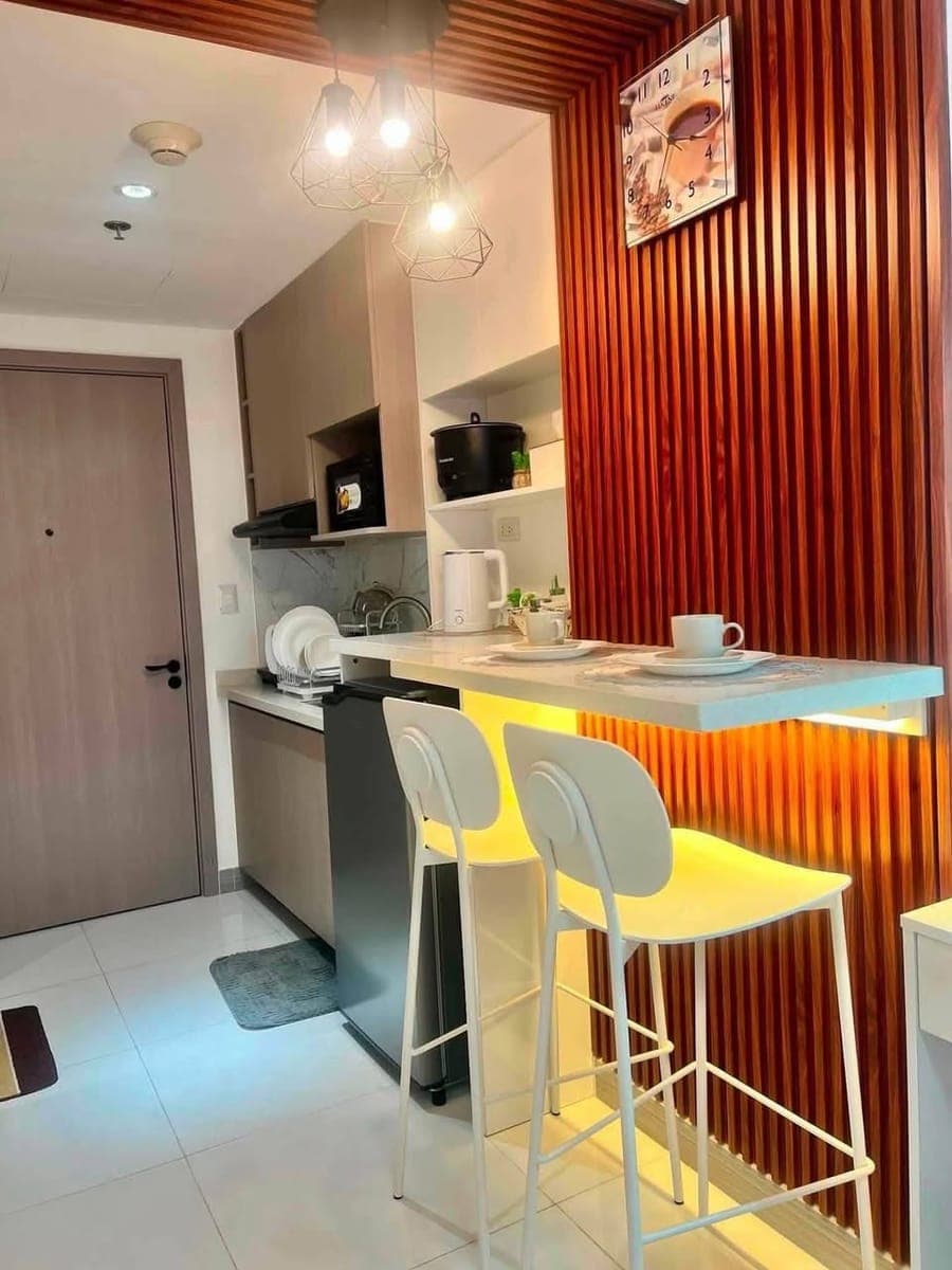 For rent in ARC Towers near CIT-U, close to malls, business districts, restaurants, hospitals and schools. - photo 2