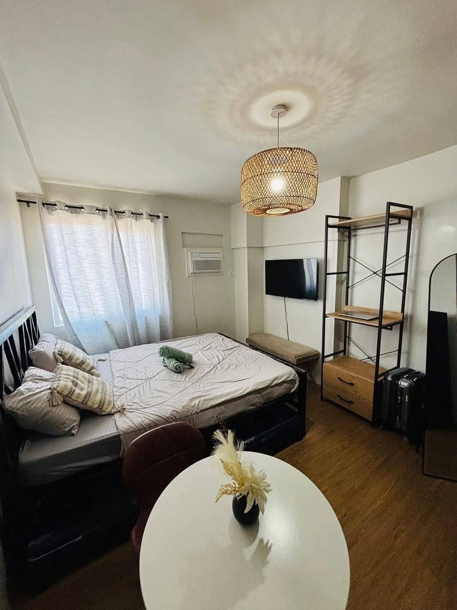 Near Cebu Doc, Fuente and Sotto Studio unit for rent Very Accessible situated in the center of Cebu - photo 1
