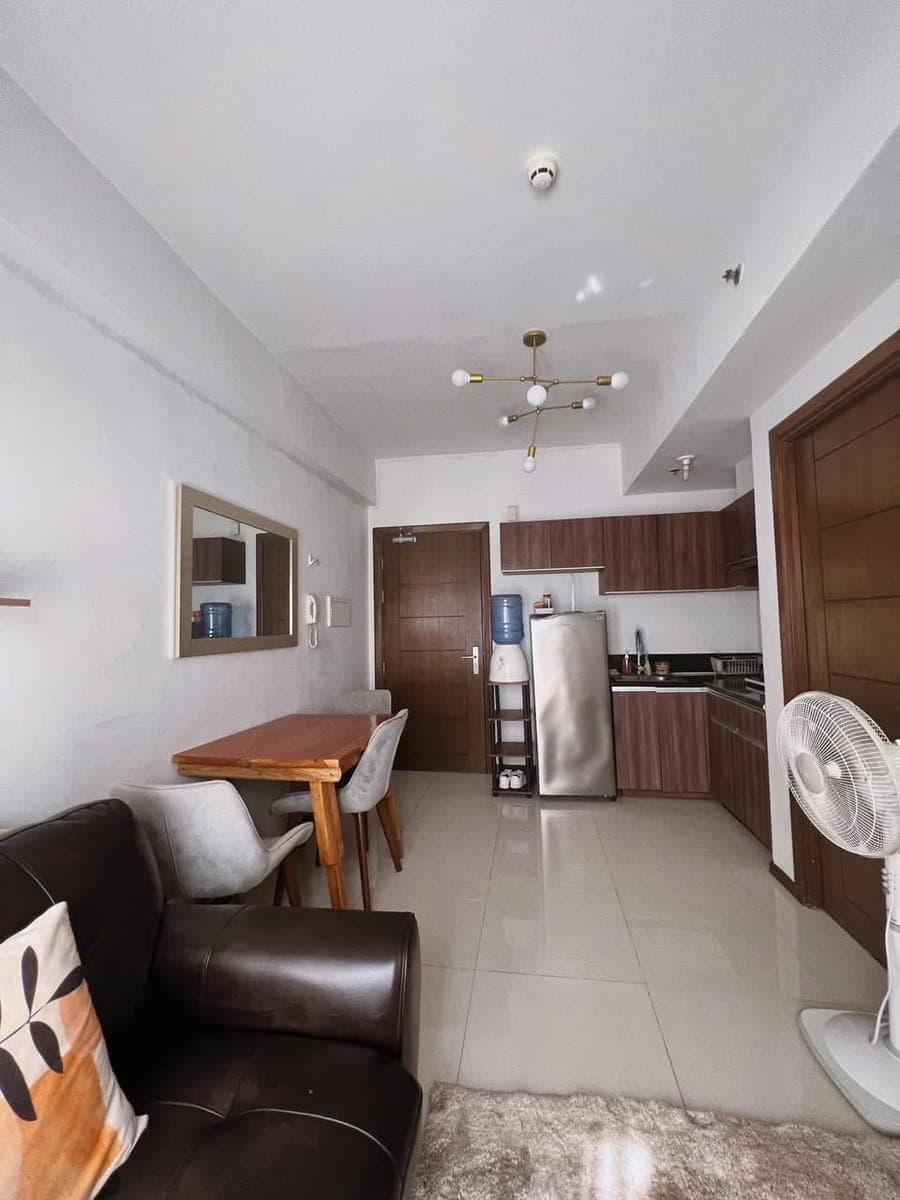1 BEDROOM with Balcony Fully Furnished UNIT for RENT! - photo 2
