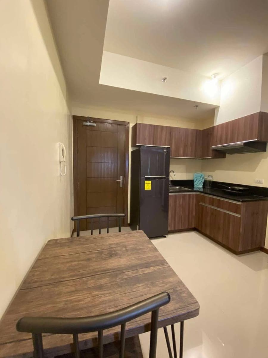 FOR RENT Fully Furnished Studio Unit - photo 2