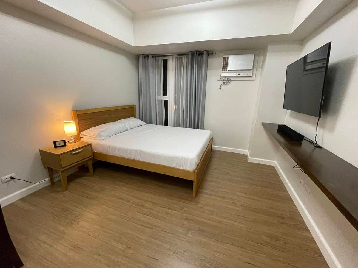 FOR SALE OR LEASE: Furnished Studio Unit at Solinea Lazuli Tower 3 (Located at Cebu Business Park, Cebu City) - photo 4
