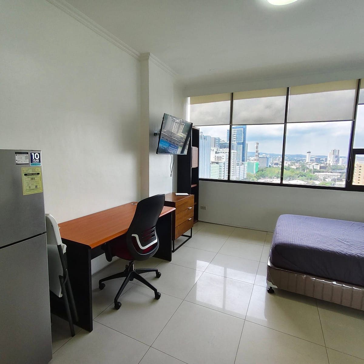FOR RENT: Spacious Studio Unit in Avenir - photo 2
