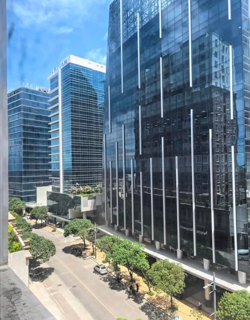 🏙️ 40sqm Fully Furnished 1BR Condo in One Manchester Place, Mactan Newtown - photo 1