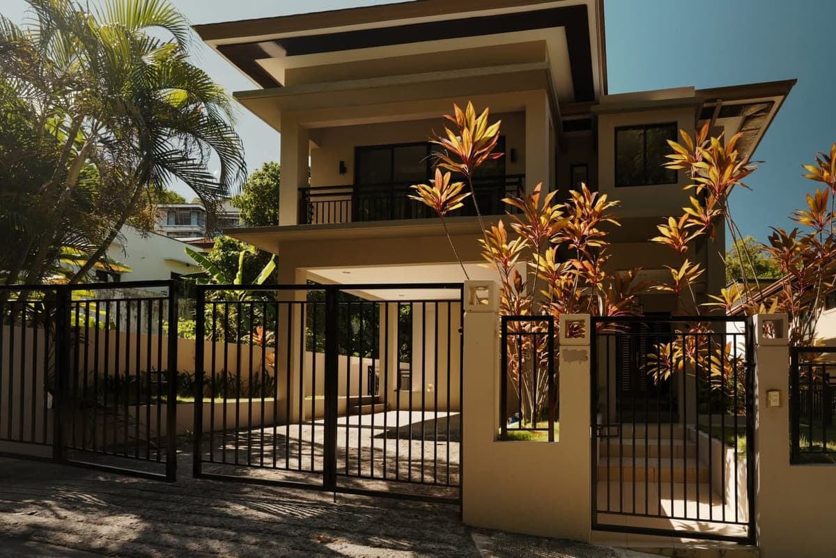 🏡 FOR LEASE | Spacious 3-Storey Home with Swimming Pool in Maria Luisa Estate Park, Banilad - photo 1