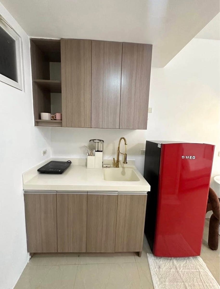 FOR RENT: Fully Furnished Studio Unit with Balcony – La Guardia Flats 2 - photo 4