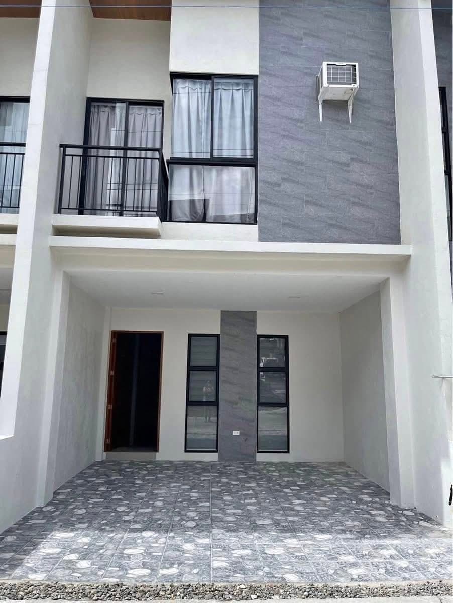 Townhouse inside gated subdivision in Tisa for RENT - photo 1
