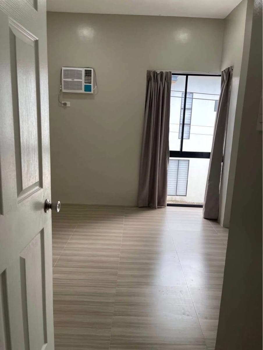 Townhouse inside gated subdivision in Tisa for RENT - photo 3