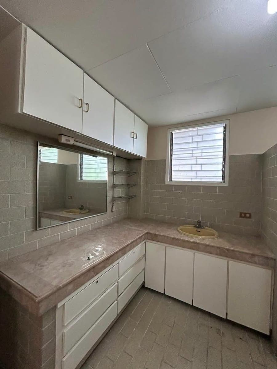 HOUSE FOR RENT IN CAPITOL SITE - photo 2