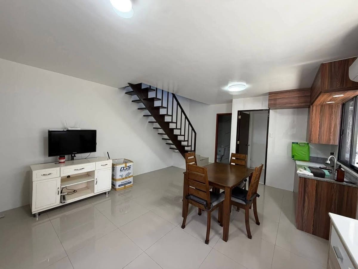 🏡 FOR RENT: Semi-Furnished Townhouse (End Unit) - photo 3