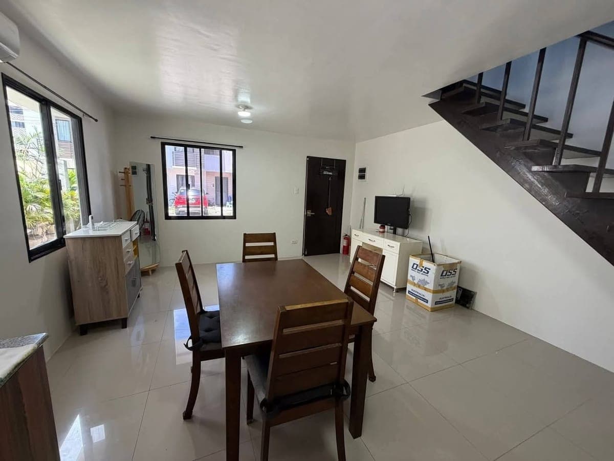 🏡 FOR RENT: Semi-Furnished Townhouse (End Unit) - photo 4