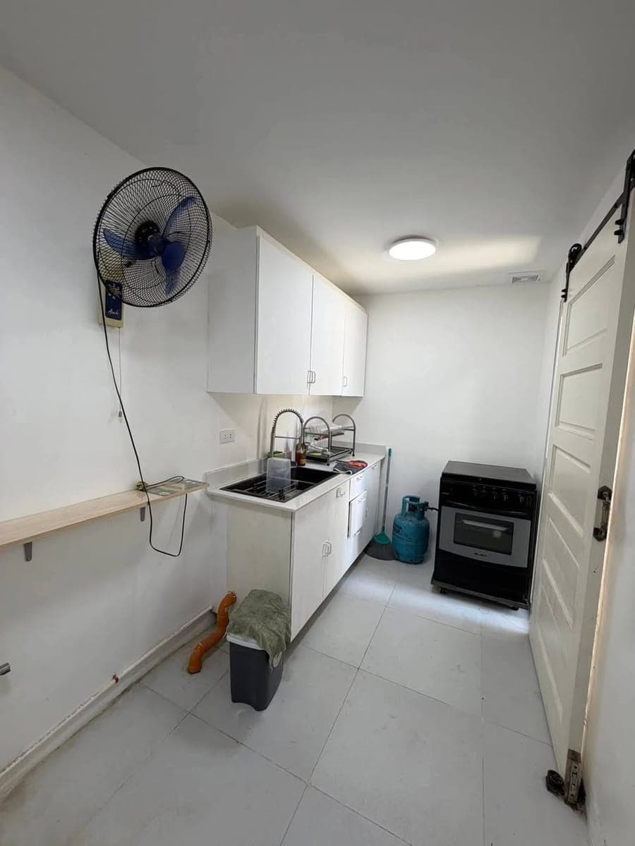 🏡 FOR RENT: Semi-Furnished Townhouse (End Unit) - photo 5
