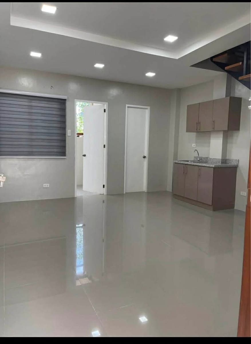 FOR RENT: Semi-Furnished House & Lot – Verdana Heights Subdivision - photo 2