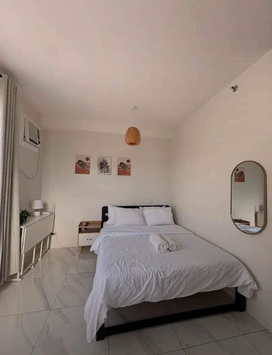 FOR RENT: Studio Unit with Balcony – Casa Mira Towers - photo 1
