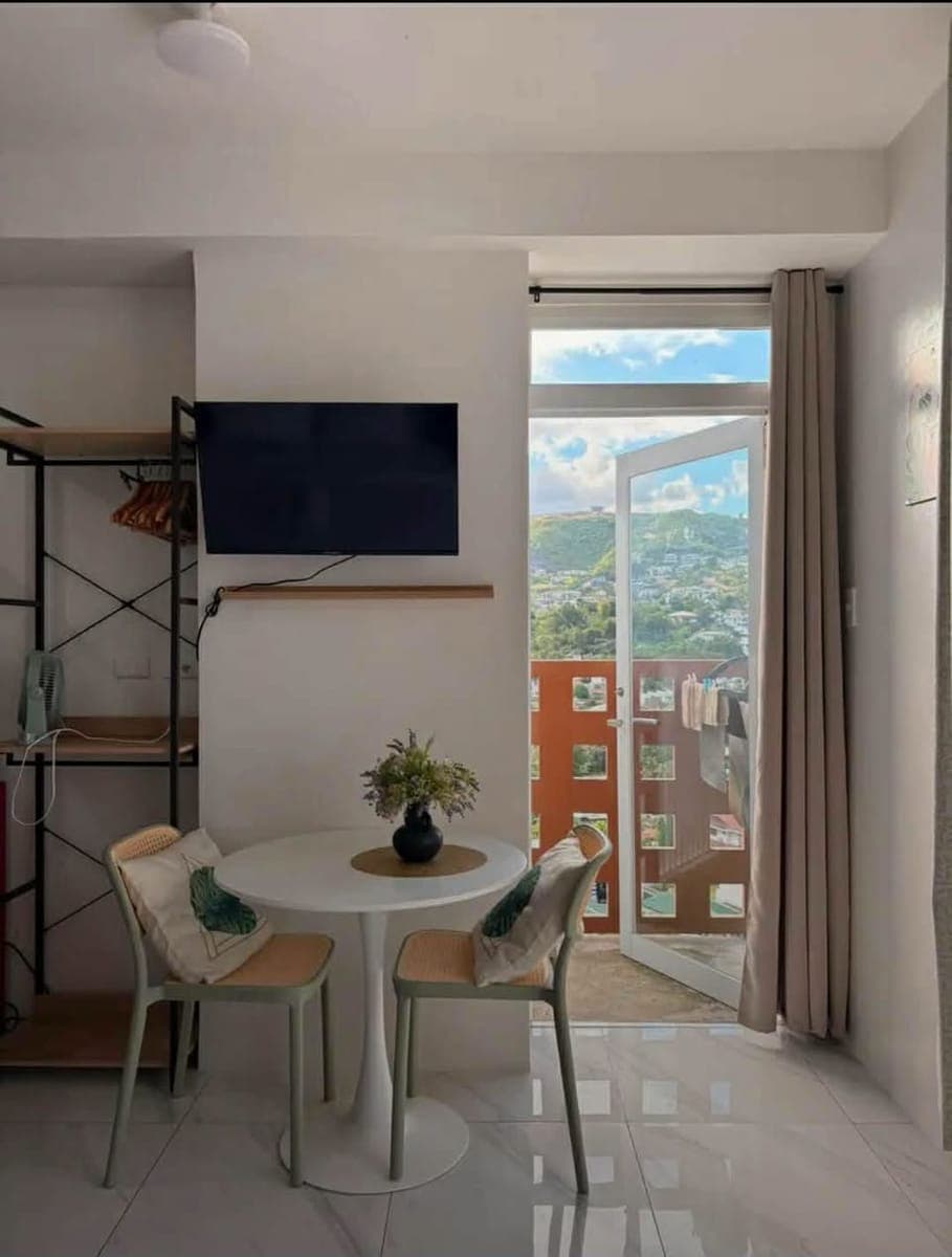 FOR RENT: Studio Unit with Balcony – Casa Mira Towers - photo 2