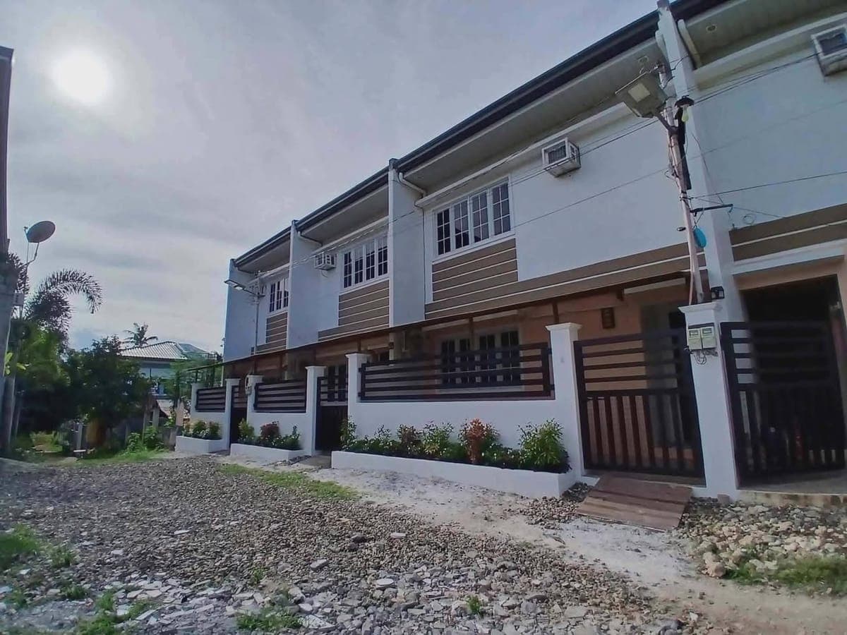2 storey townhouse for Rent - photo 1