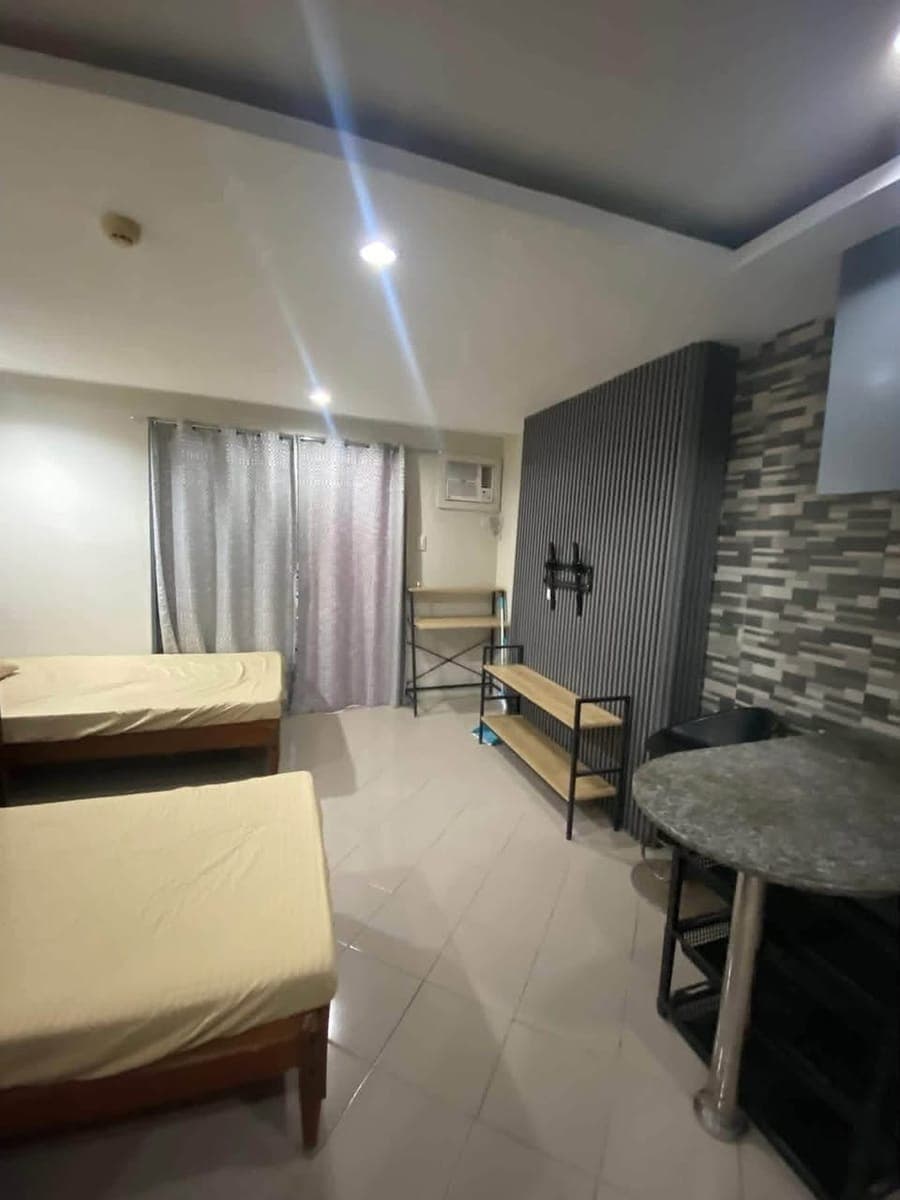 🏢✨ FOR RENT: Furnished Studio Unit with Balcony ✨🏢 - photo 1
