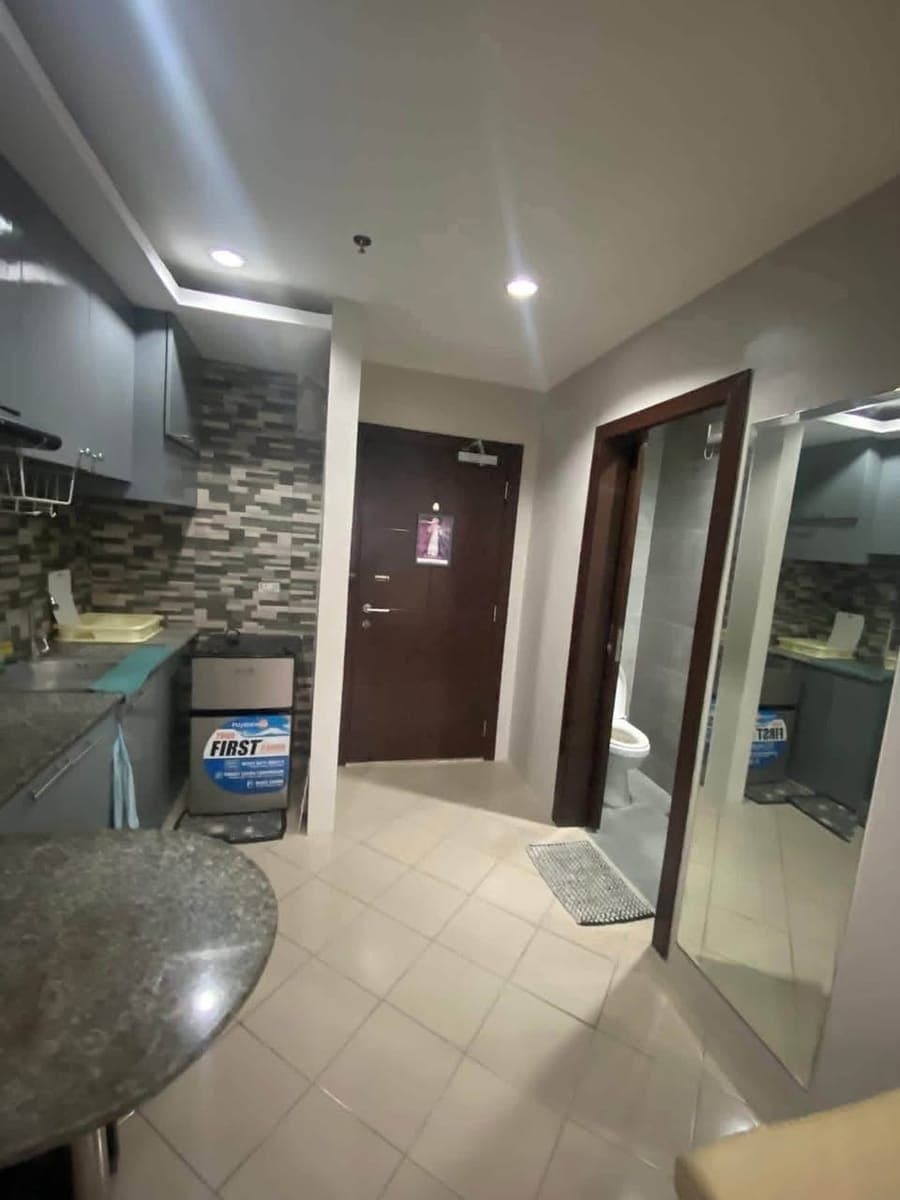 🏢✨ FOR RENT: Furnished Studio Unit with Balcony ✨🏢 - photo 4