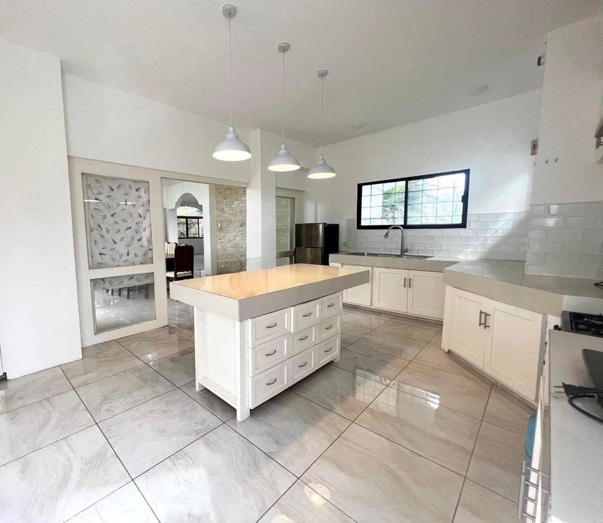 House for Rent in Maria Luisa, Banilad Cebu City. - photo 4