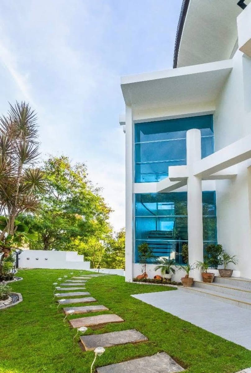 RENT at P200k - Luxury 7BR Overlooking Alta Vista Golf & Country Club — with Solar Panels - photo 1