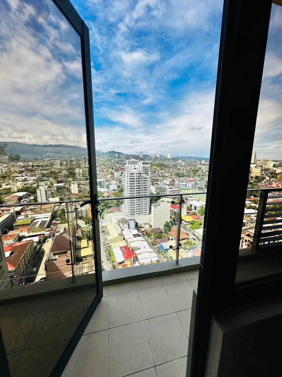 FOR LEASE: Brand New Furnished 1-Bedroom with Balcony in Baseline Prestige (Near Cebu Doctor’s Hospi... - photo 4
