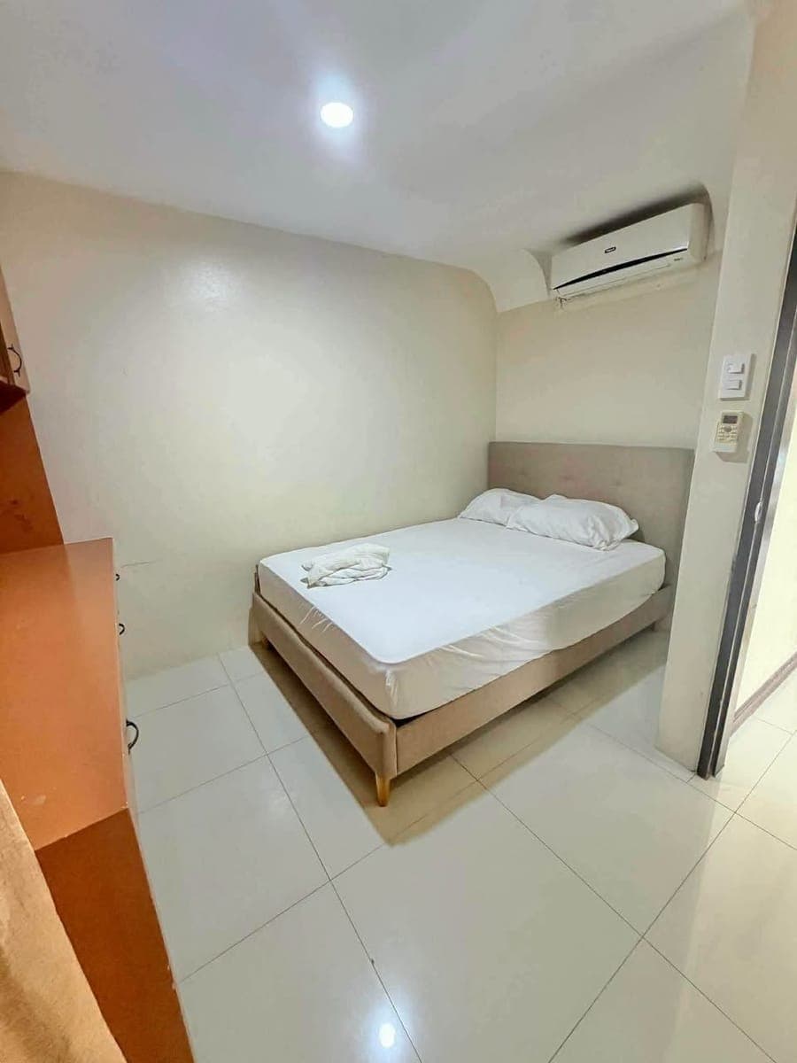 FOR RENT (near ayala mall 2mins) - photo 3
