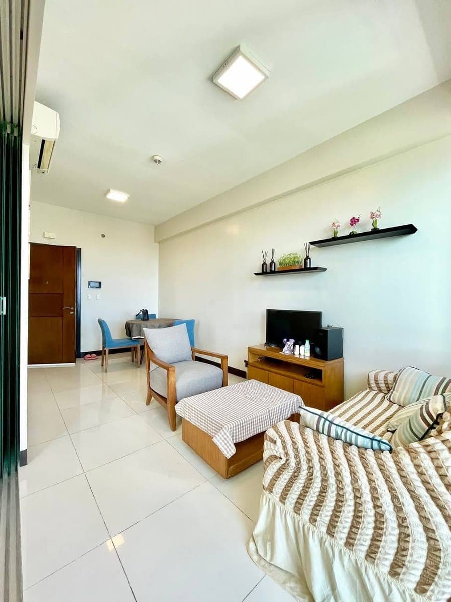 1.Condo :Mactan 8Newtown boulevard seaview - photo 1