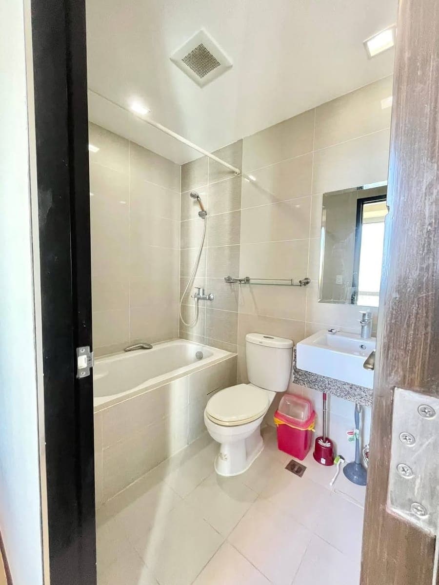 1.Condo :Mactan 8Newtown boulevard seaview - photo 2