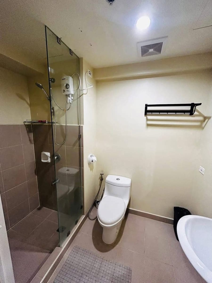 For Rent: Fully Furnished Studio Unit at Avida Riala Tower 4, Cebu IT Park - photo 4