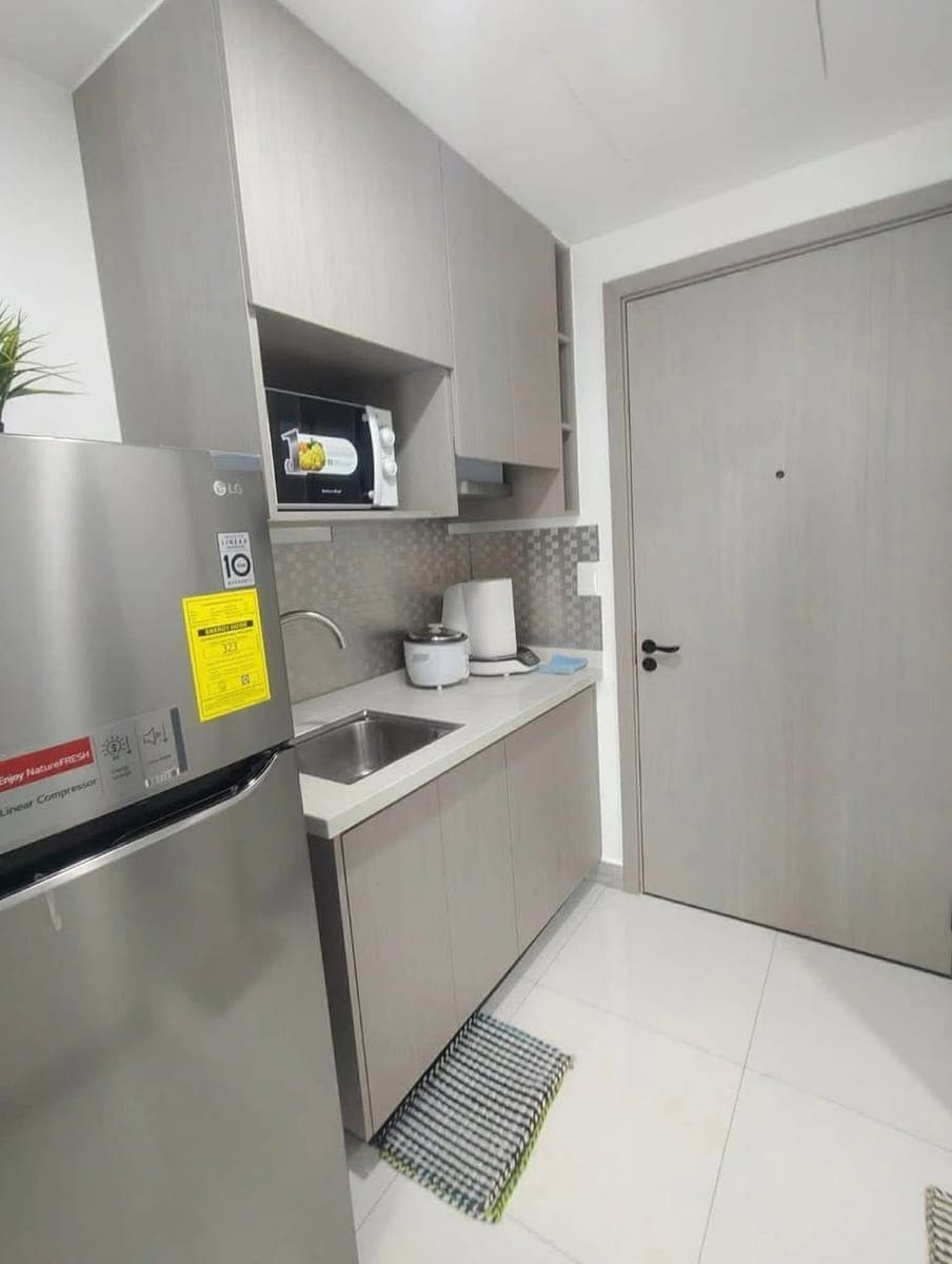 FOR RENT: Fully Furnished Condo Unit – ARC Tower (CCLEX View) - photo 2