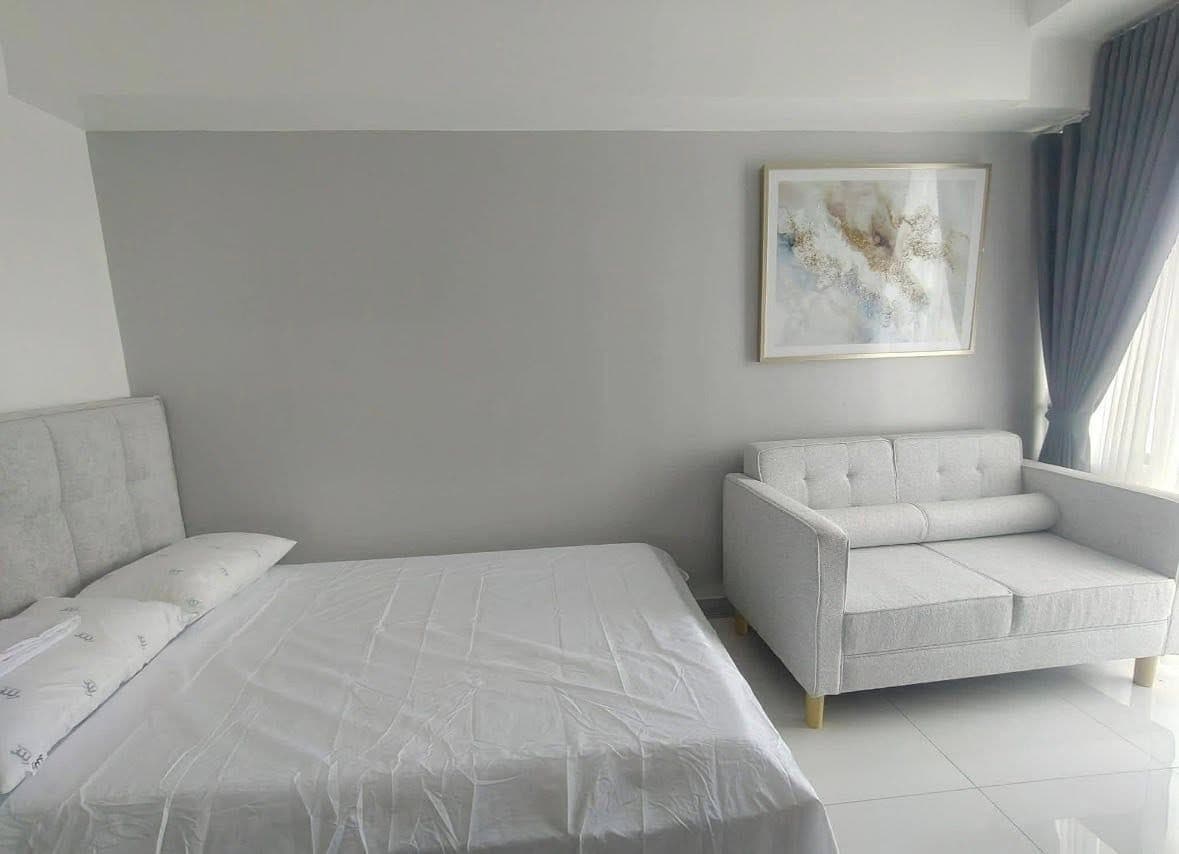 FOR RENT: Fully Furnished Condo Unit – ARC Tower (CCLEX View) - photo 4