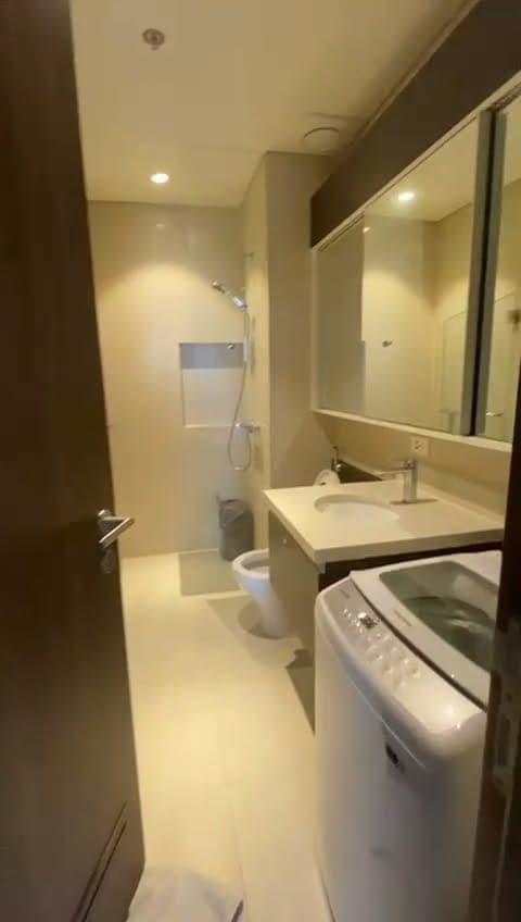 For Sale / For Rent: Corner 10th Floor, One-Bedroom Unit - photo 1